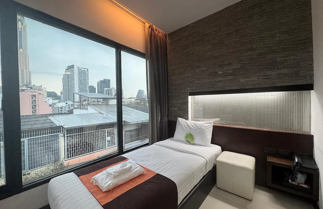 Collection O The Bangkok Airport Link Suite-1