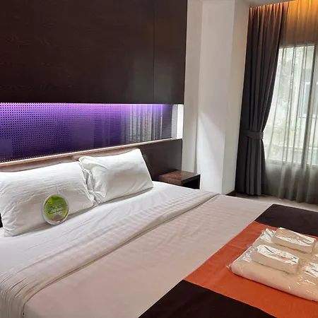 Collection O The Bangkok Airport Link Suite-2