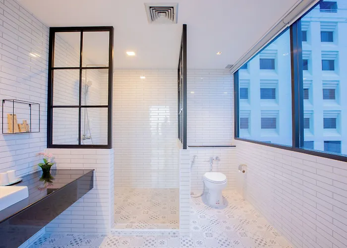 Hotel: The Royal River Hotel