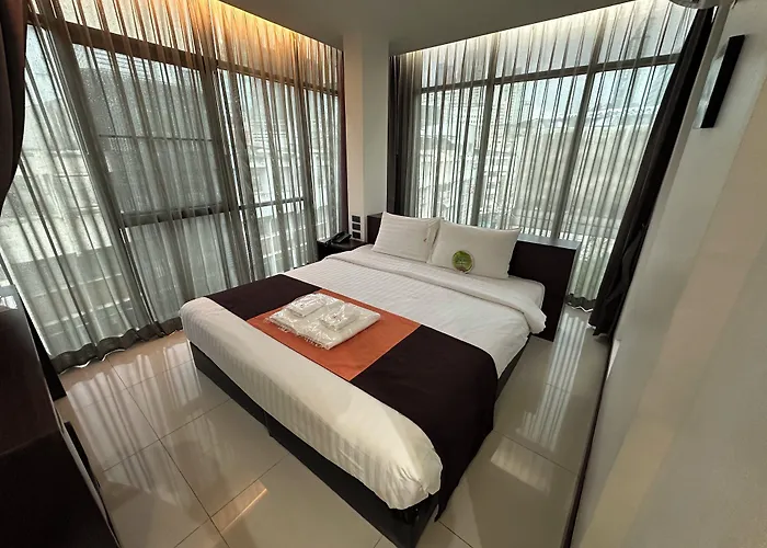 Collection O The Bangkok Airport Link Suite